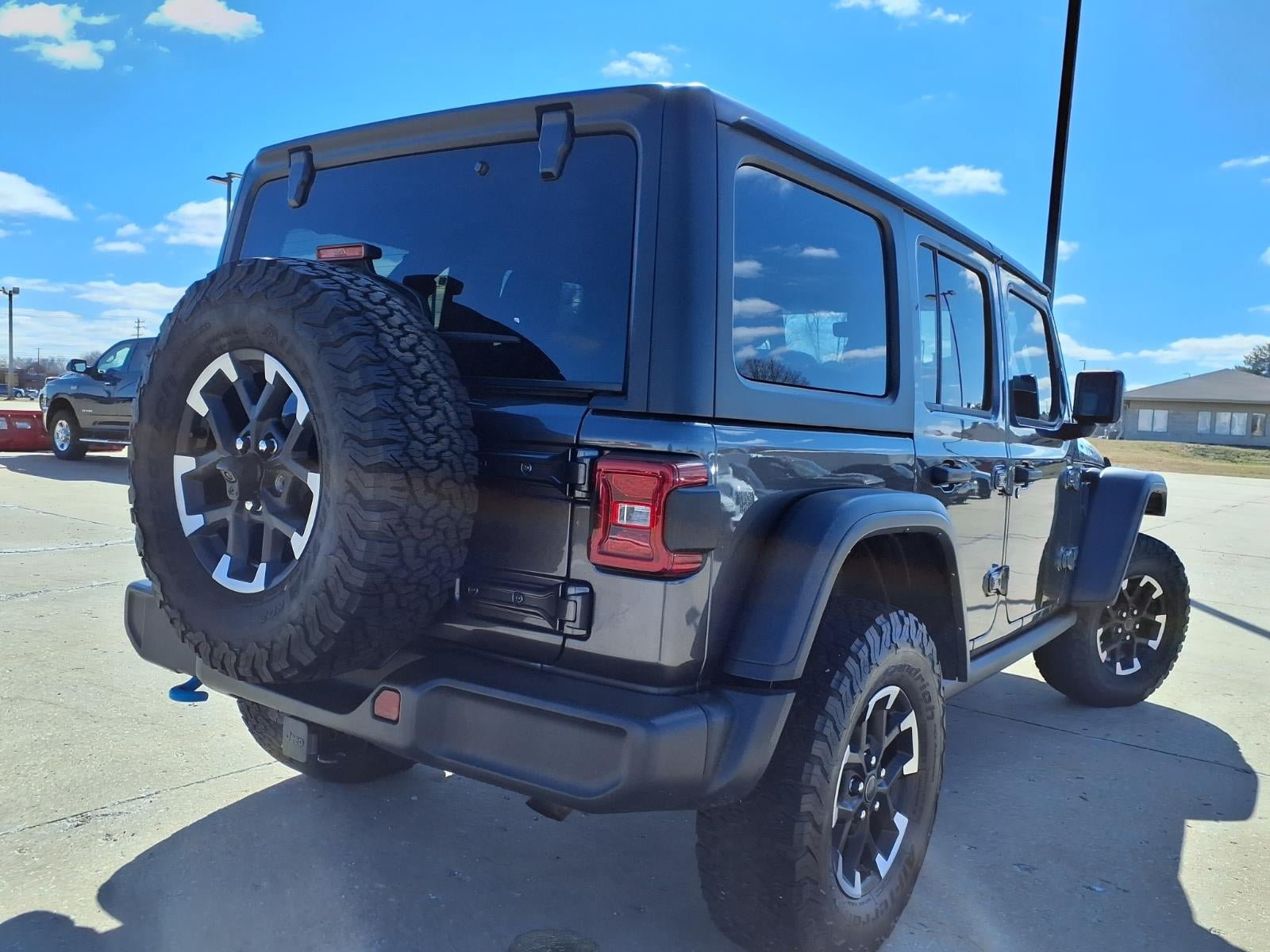 Used 2024 Jeep Wrangler Unlimited Rubicon 4xe w/ Technology Group AWD/4WD image 30