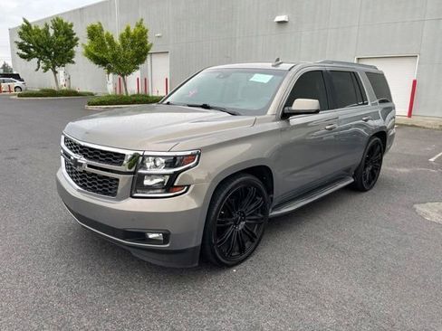 Used 2017 Chevrolet Tahoe LT w/ Luxury Package RWD image 3