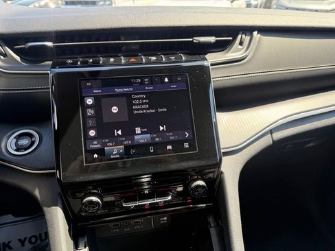 Used 2023 Jeep Grand Cherokee Laredo image 25