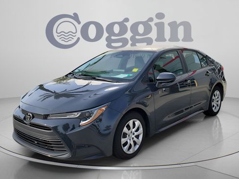 Used 2024 Toyota Corolla LE FWD image 2