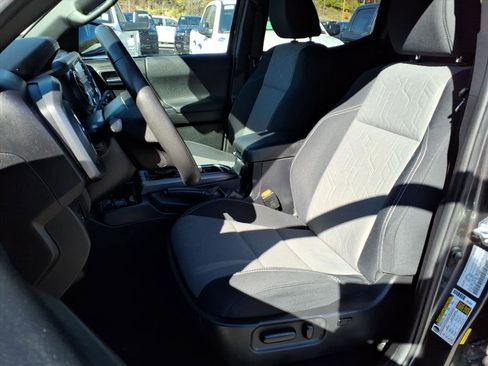 Used 2022 Toyota Tacoma TRD Sport image 9