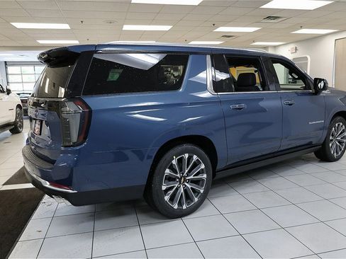 New 2026 Chevrolet Suburban High Country image 6