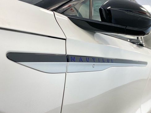 New 2026 Lincoln Nautilus Reserve AWD/4WD image 13
