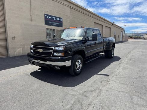 Used 2007 Chevrolet Silverado 3500 LT w/ Heavy-Duty Power Package AWD/4WD image 3