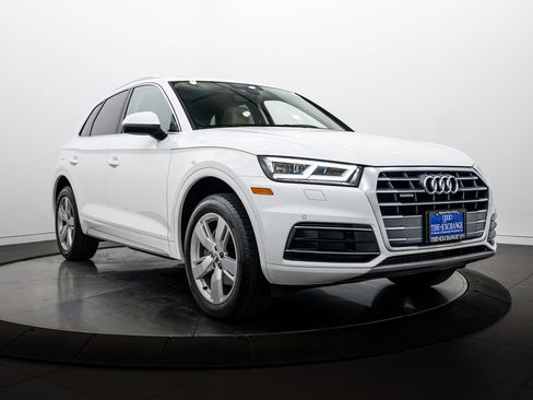 Used 2019 Audi Q5 2.0T Premium Plus w/ Premium Plus Package image 2