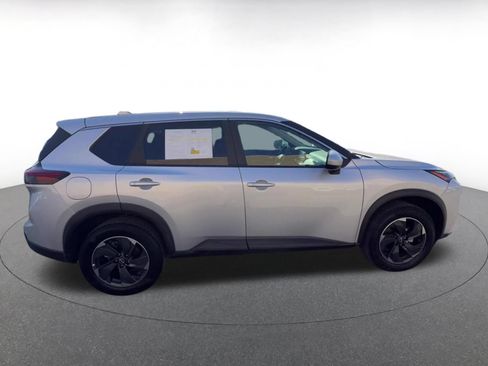 Used 2025 Nissan Rogue SV FWD image 16