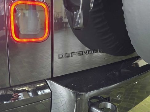 New 2026 Land Rover Defender 110 V8 image 15