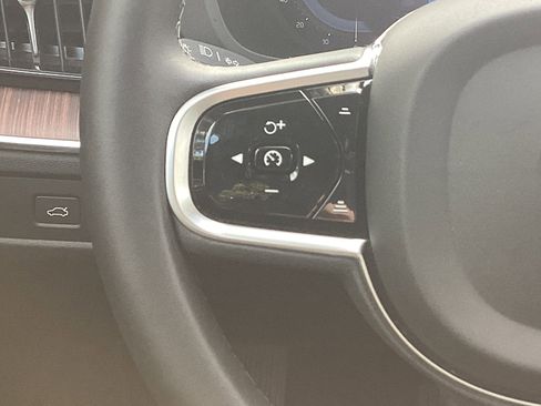 Certified 2023 Volvo XC60 B5 Plus w/ Climate Package image 19