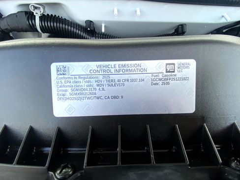 Used 2025 Chevrolet Express 2500 RWD 2500 155 w/ Communications Package image 39