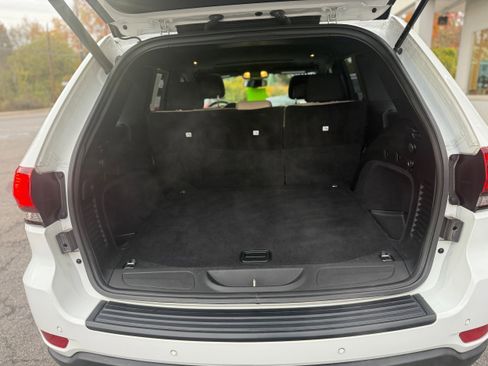 Used 2016 Jeep Grand Cherokee Laredo 75th Anniversary image 10