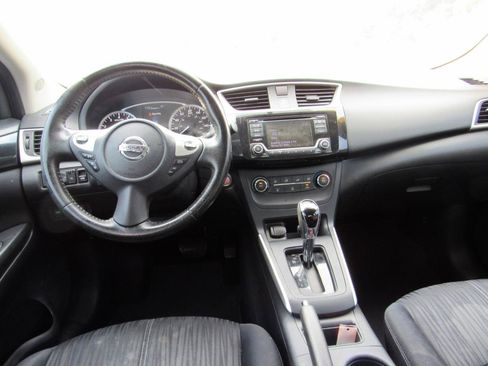 Used 2017 Nissan Sentra SV FWD image 6