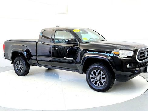 Used 2023 Toyota Tacoma SR5 AWD/4WD image 7