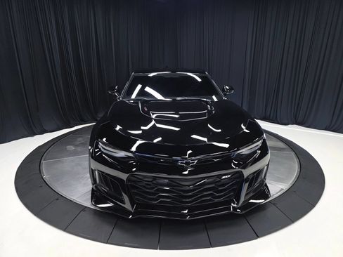 Used 2021 Chevrolet Camaro ZL1 RWD image 10
