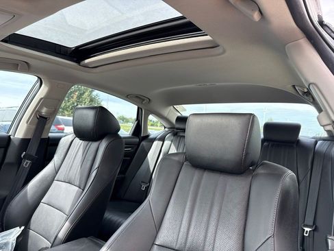 Used 2022 Honda Accord Touring image 11