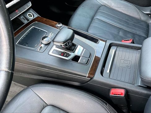 Used 2020 Audi Q5 Premium Plus w/ Premium Plus Package image 17