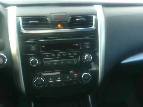 Used 2015 Nissan Altima 2.5 S w/ Power Driver Seat Package FWD image 9