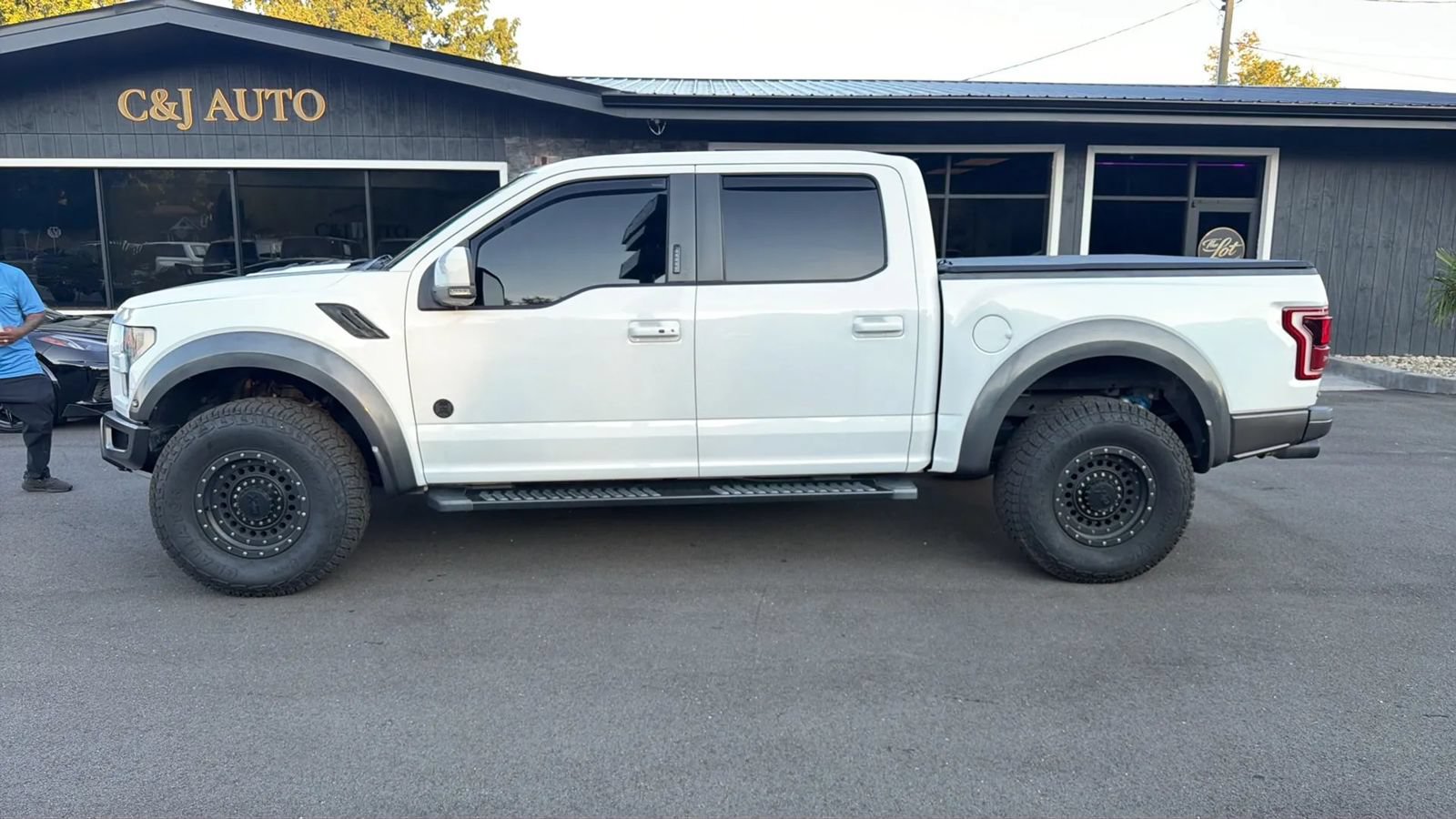 Used 2018 Ford F150 Raptor w/ Equipment Group 802A Luxury AWD/4WD image 8