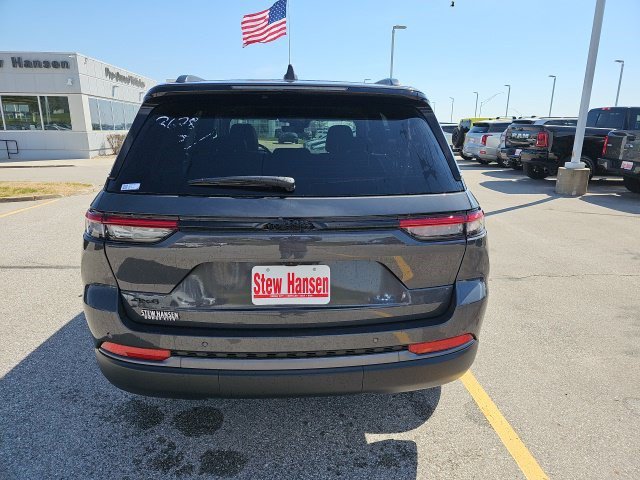New 2026 Jeep Grand Cherokee Altitude AWD/4WD image 5