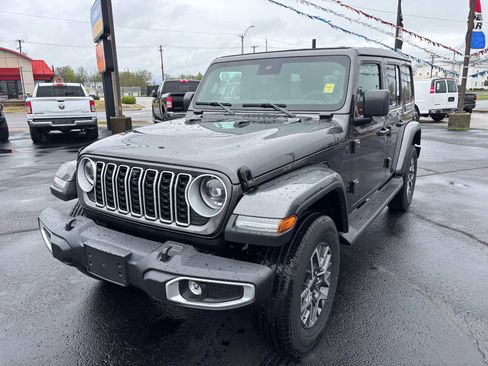 Used 2025 Jeep Wrangler Sahara image 1