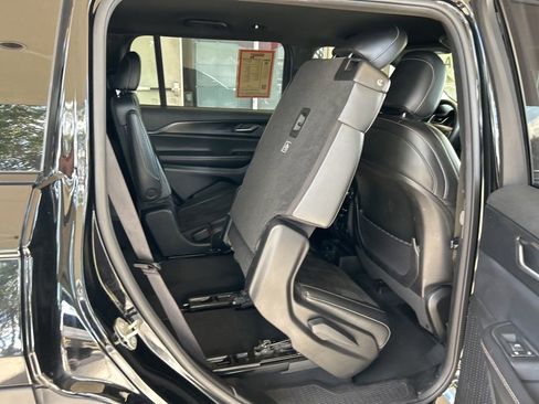 Used 2023 Jeep Grand Cherokee L Altitude image 29