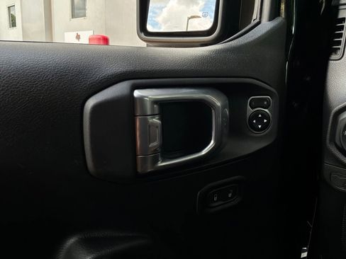 Used 2025 Jeep Wrangler Unlimited Sport AWD/4WD image 16