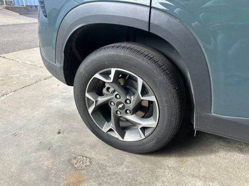 Used 2025 Chevrolet Trax LT FWD image 9
