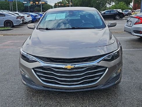 Used 2022 Chevrolet Malibu LT FWD image 2