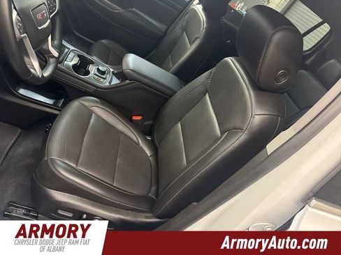 Used 2023 GMC Acadia SLT image 11