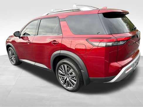 Used 2022 Nissan Pathfinder SL w/ SL Premium Package AWD/4WD image 3