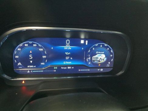 Used 2023 Chevrolet Suburban Premier image 3