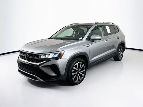 Used 2024 Volkswagen Taos SE FWD image 3