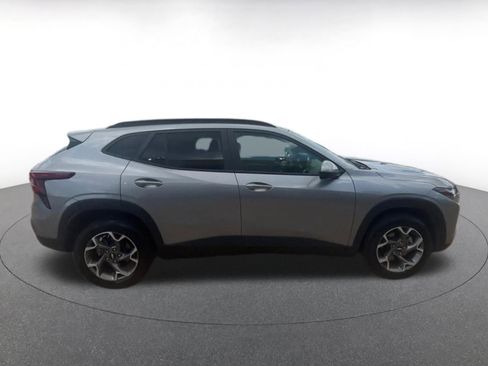 Used 2025 Chevrolet Trax LT w/ LT Convenience Package FWD image 16