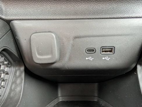 Used 2024 Chevrolet TrailBlazer LS FWD image 25