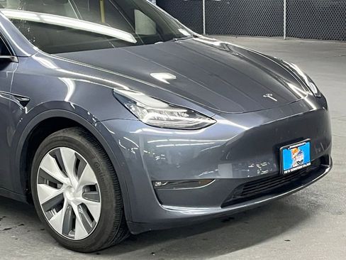 Used 2021 Tesla Model Y Long Range image 38