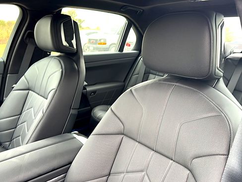 New 2026 BMW 740i RWD image 11