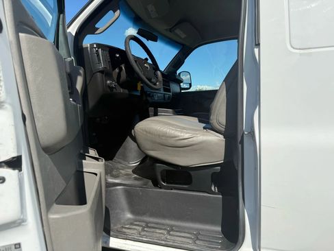 Used 2016 Chevrolet Express 2500 image 19