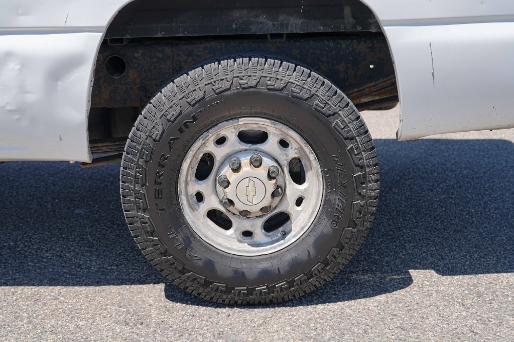 Used 2006 Chevrolet Silverado 2500 W/T w/ Heavy-Duty Power Package AWD/4WD image 11