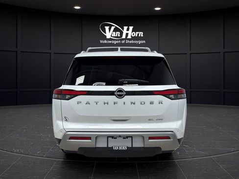 Used 2025 Nissan Pathfinder SL AWD/4WD image 6