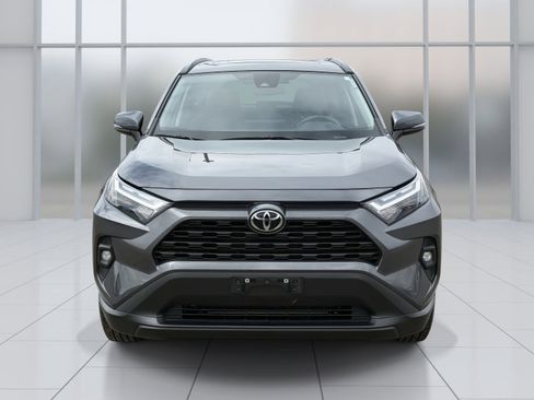 Used 2023 Toyota RAV4 XLE Premium image 9