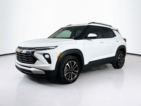 Used 2025 Chevrolet TrailBlazer LT FWD image 4