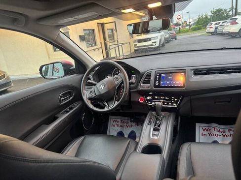 Used 2020 Honda HR-V Touring image 15