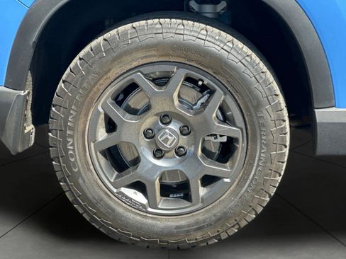 Used 2025 Honda Pilot TrailSport image 11