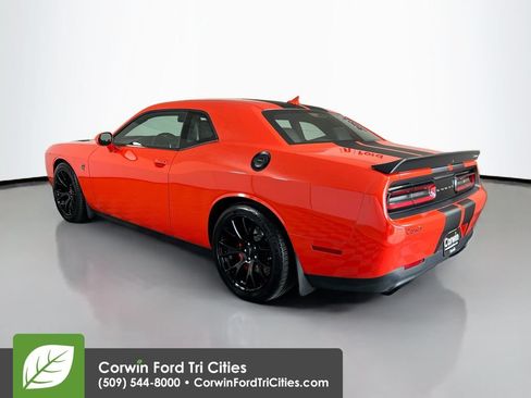 Used 2016 Dodge Challenger SRT Hellcat RWD image 11