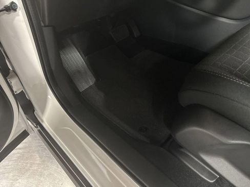 New 2026 Honda HR-V LX image 15