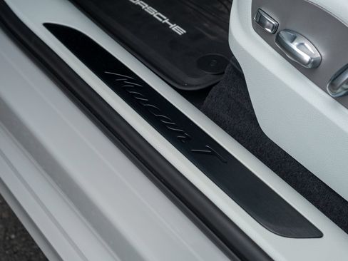 Certified 2023 Porsche Macan Turbo AWD/4WD image 43
