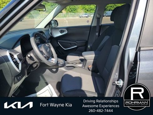 Certified 2025 Kia Soul LX w/ LX Technology Package FWD image 11