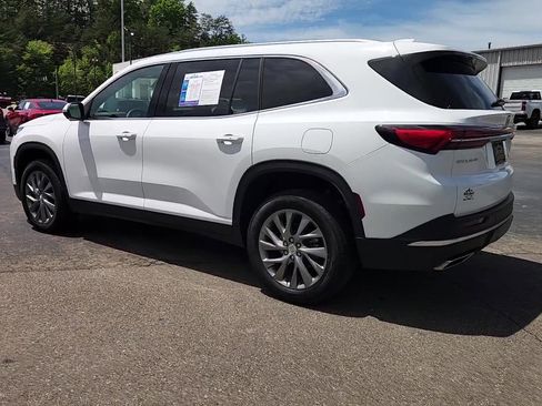Used 2025 Buick Enclave Preferred FWD image 12