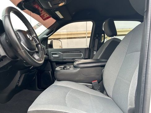 Used 2021 RAM 2500 Big Horn image 32