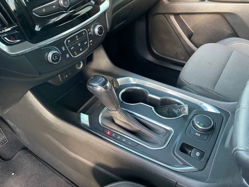 Used 2020 Chevrolet Traverse LT image 18