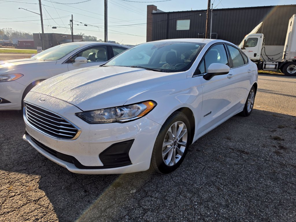 Used 2019 Ford Fusion SE FWD image 1